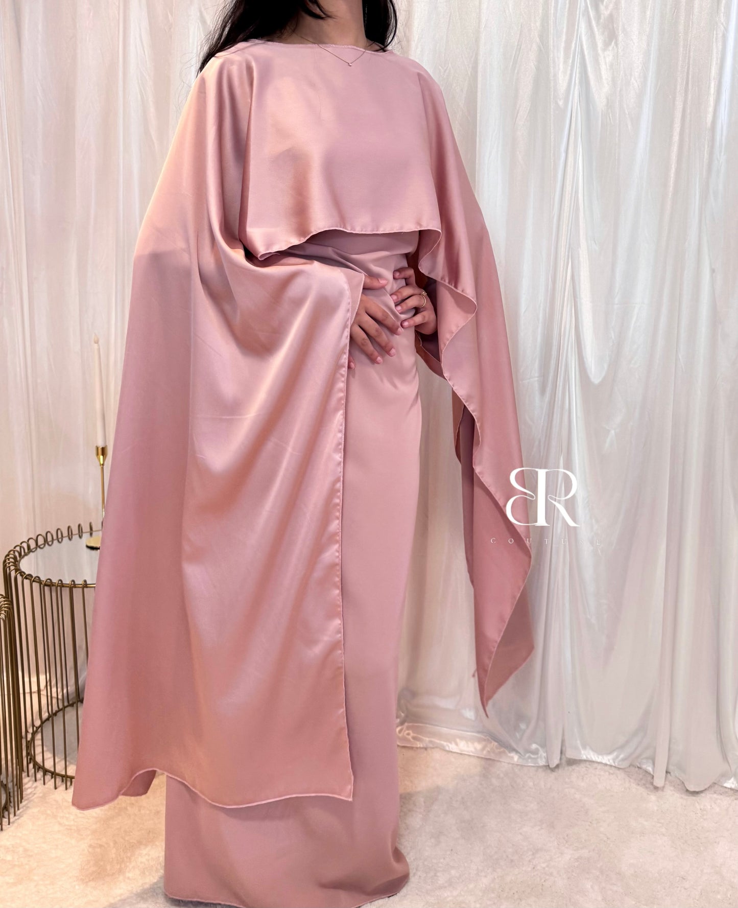 Robe cintrée avec cape satiné rose | #3132